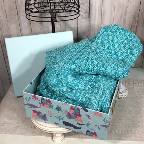 Mermaid Gift Set! Cozy Mermaid Tail Slip In Blanket - Aqua Teal Mix in Deco Box - Picture 2 of 9
